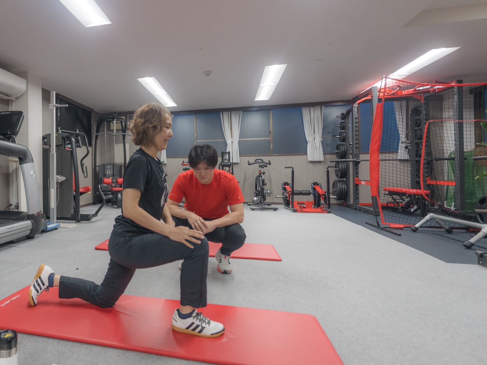 下半身を鍛えるトレーニングの様子